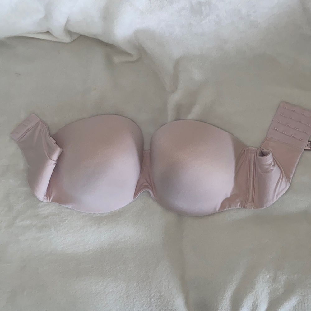 Victoria’s Secret strapless bra 34DDD
